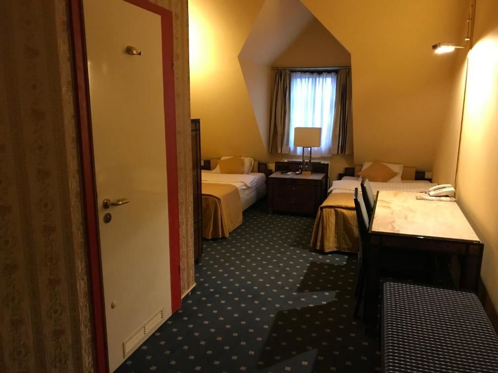 Отель Hotel Podzamcze Тарнув